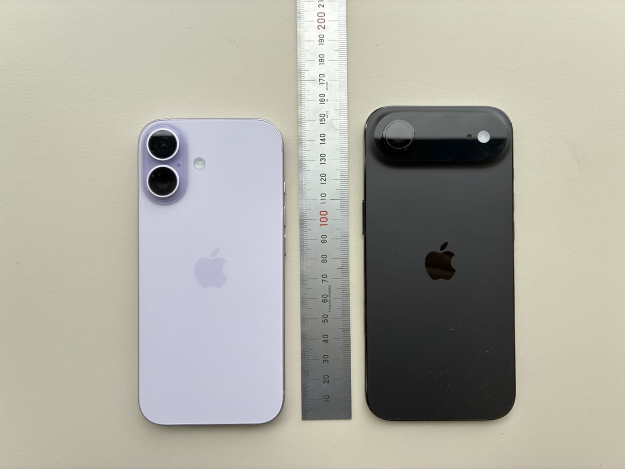 iPhone17とAirの比較した実機画像