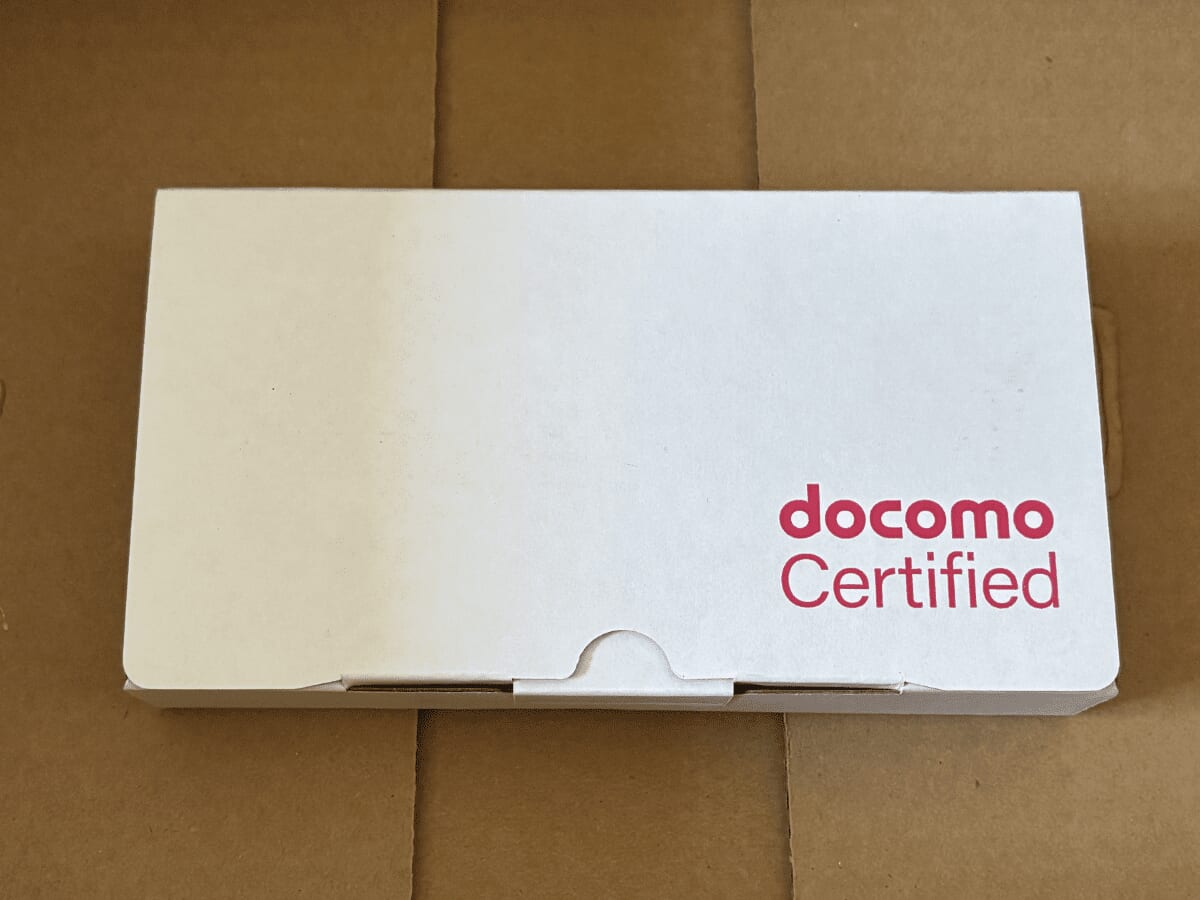 docomoのcertifiedで注文したiPhoneの段ボール